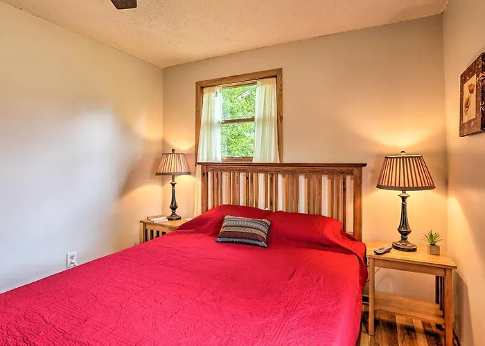 Quiet Rapid City Home - Walk To Canyon Lake Park